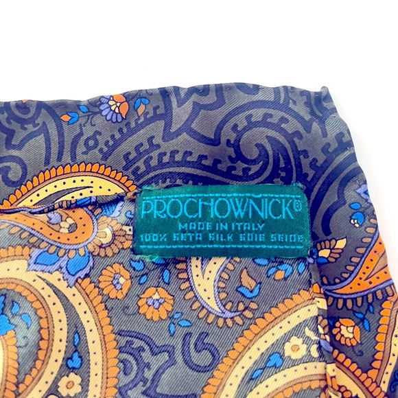 Men 2 Italian silk pocket square and suspender with adjustable strap. - Picture 4 of 4